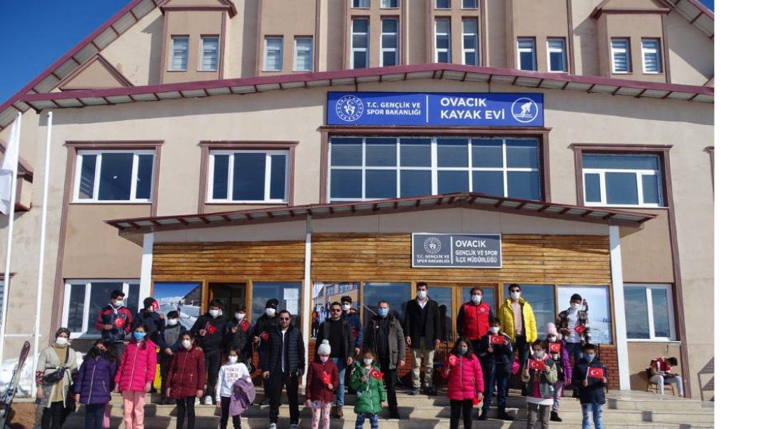İlçemiz Öğrencileri İçin Ovacık Kayak Merkezine Sportif Aktivite Gezisi Düzenlendi